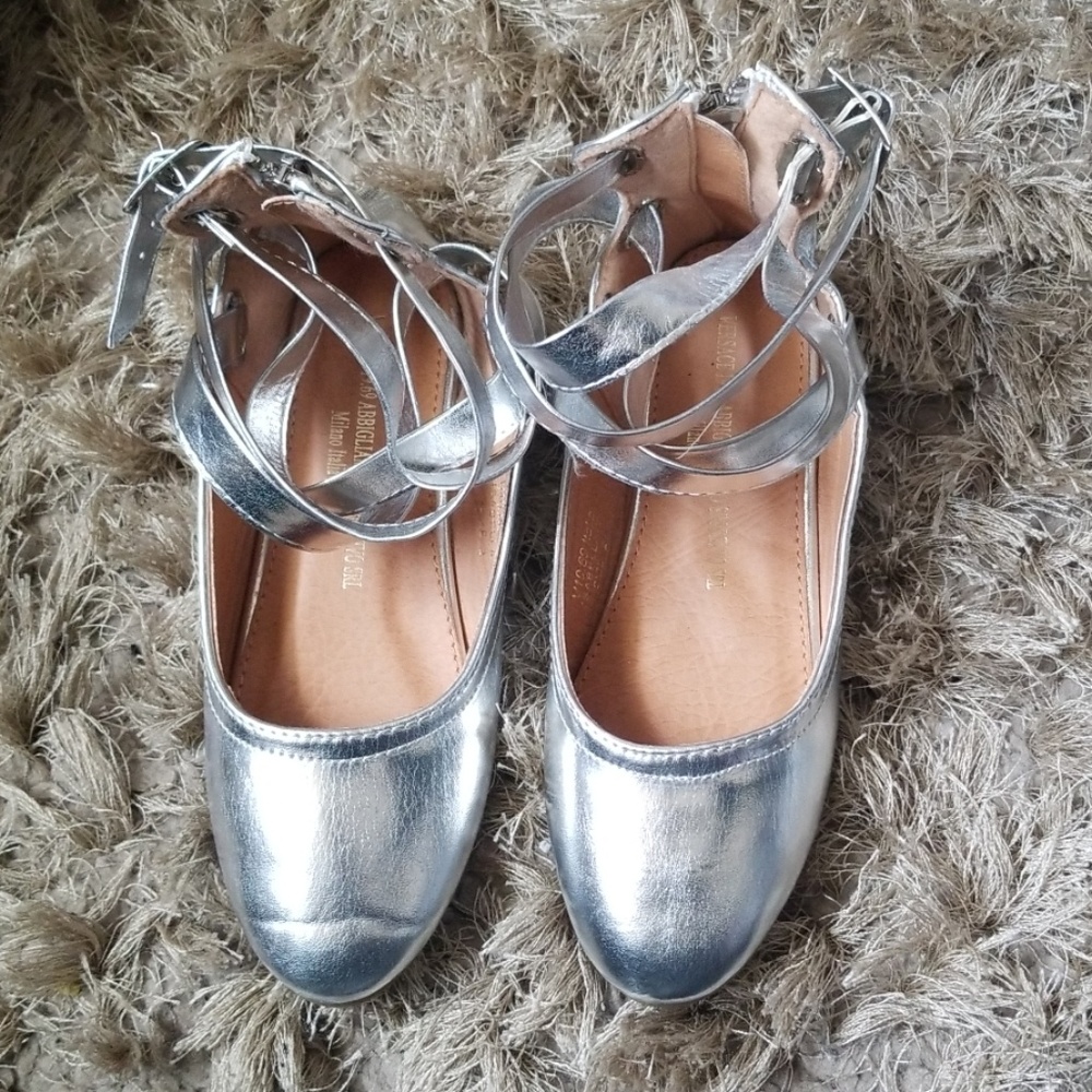 KIDS VERSACE SHOES.      SILVER